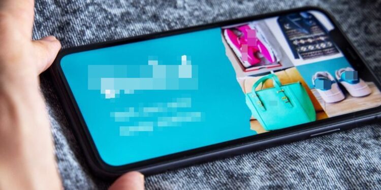 Chciał sprzedać spodenki, a stracił 8 tys. zł