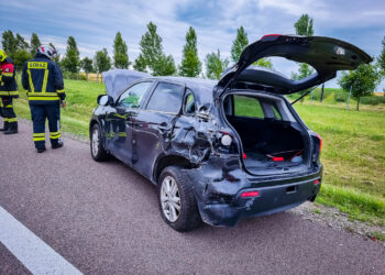 Markuszów. Na ekspresówce doszło do zderzenia osobówki z ciężarówką (zdjęcia)