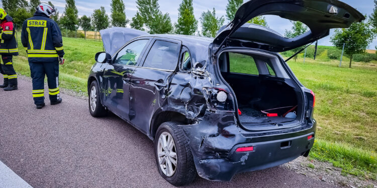 Markuszów. Na ekspresówce doszło do zderzenia osobówki z ciężarówką (zdjęcia)