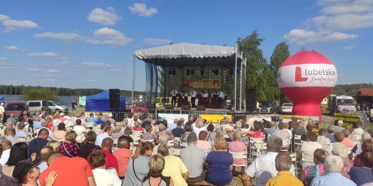 Trwa Święto Miodu i Pieroga w Biszczy (zdjęcia)