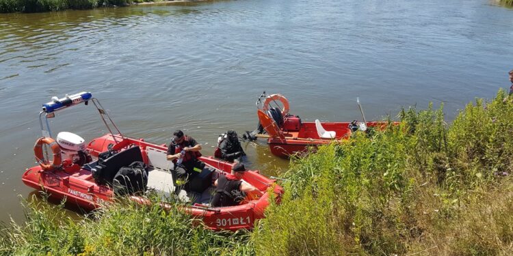 Dęblin: W poszukiwania Szymona włączyli się nurkowie z Warszawy (zdjęcia)