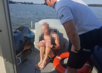 Zemborzyce: Policyjny wodniacy uratowali pijanego kajakarza