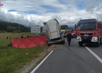 Okuninka: Wjechały wprost pod ciężarówkę. Obie zginęły