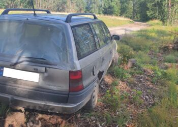 15-latek za kierownicą auta, 14-latek pasażerem. Uciekali przed policją