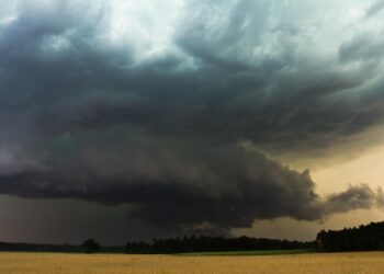Lubelskie: IMGW ostrzega przed burzami z gradem
