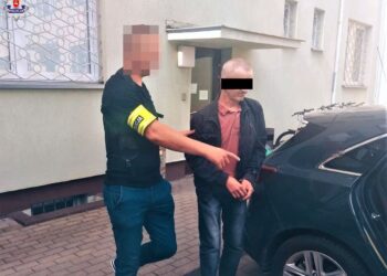 Najpierw oblał znajomego alkoholem, a później go podpalił