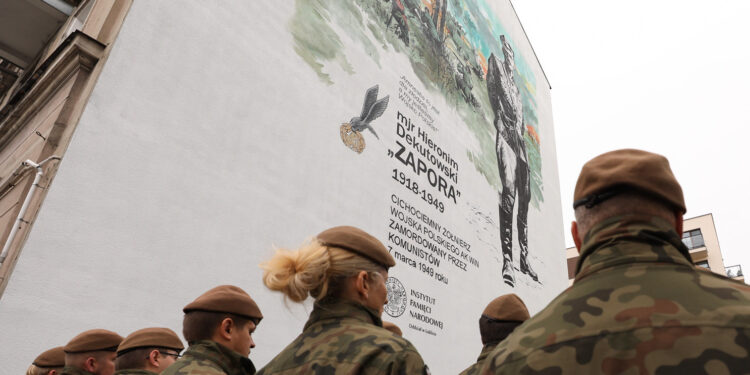 Odsłonięto mural poświęcony mjr. Hieronimowi Dekutowskiemu „Zaporze”