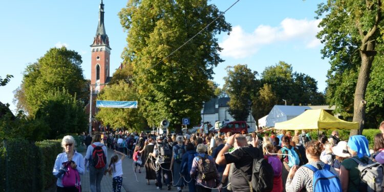 Wąwolnica: Trwają uroczystości ku czci Matki Bożej Kębelskiej. Uwaga na utrudnienia w ruchu