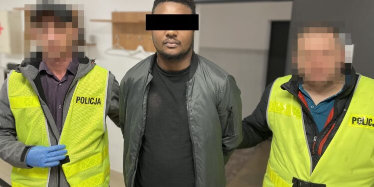 Lublin: Bił, atakował nożem, groził śmiercią. 20-latka ratowała się skacząc z drugiego piętra