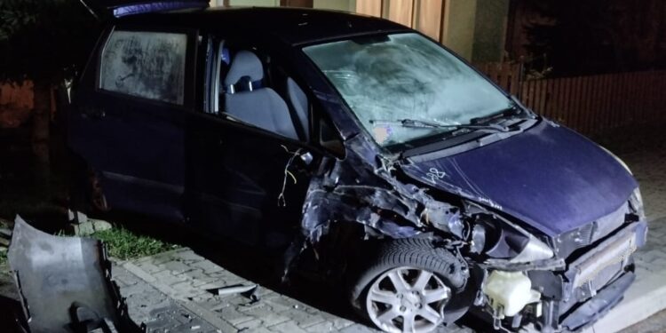 Pijana wjechała w samochód. Jej BMW „samo zadzwoniło” na nr alarmowy