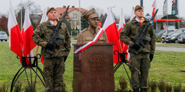 W Świdniku odsłonięto pomnik żołnierza wyklętego Józefa Franczaka ps. „Laluś”