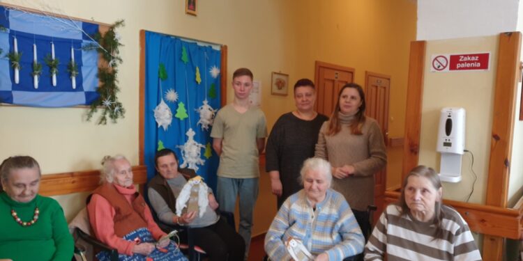 Uczniowie z wizytą w Domu Pomocy Społecznej