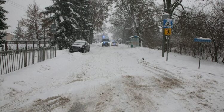 Potrącił nastolatkę i uciekł. Szuka go policja