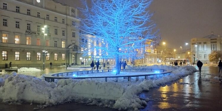 Zgasną elementy oświetlenia na Placu Litewskim