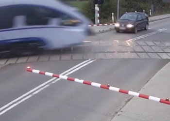 Wjechał pod zamykające się rogatki. Było o włos od tragedii