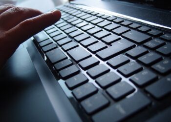 Zainteresowała ją reklama o inwestycjach na giełdzie. Liczyła na szybki zysk a straciła ponad 38 tys. zł