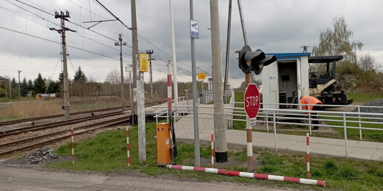 Leonów: Wjechał wprost pod pociąg