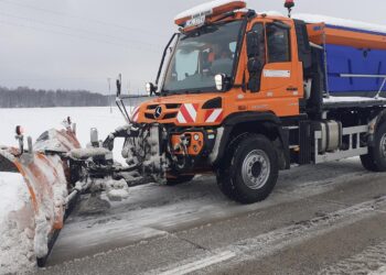 Na drogach pracuje około 70 pługów