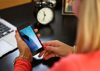 Uwierzyła, że pomaga synowi. Straciła mnóstwo pieniędzy