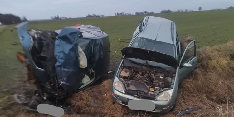 Pilne! Zderzenie dwóch osobówek. Wśród poszkodowanych są dzieci
