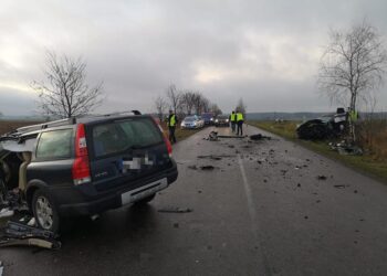 Żyrzyn: Tragiczne zderzenie trzech aut. Jedna osoba nie żyje
