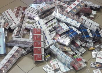 Przewoził prawie 700 paczek nielegalnych papierosów