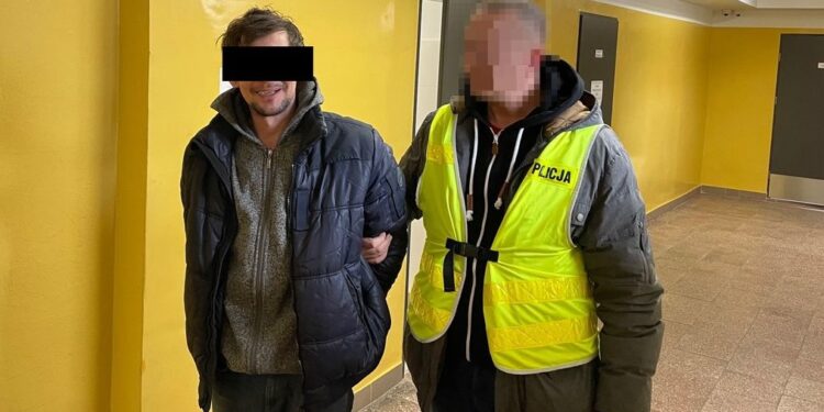 Z siekierą i sierpem na policjantów