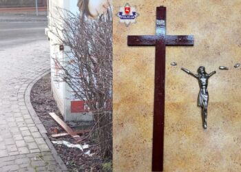 Akt wandalizmu w dęblińskim kościele. Ukradziono i uszkodzono krzyż