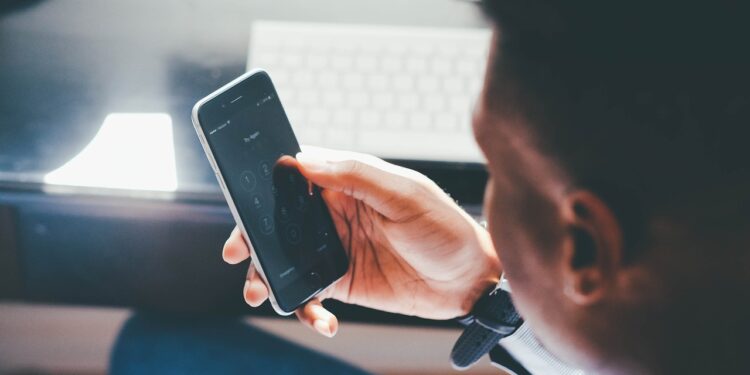 Chciał kupić ciągnik przez internet. Stracił 53 tys, zł