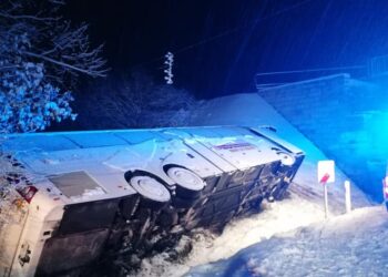 Autokar wypadł z drogi i zjechał do rowu, podróżowało nim 37 Białorusinów