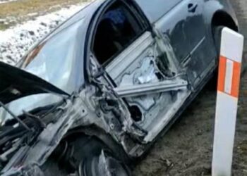 Wypadek na dk. 2. Droga jest zablokowana