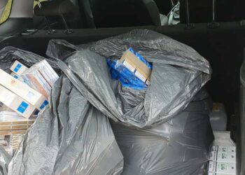Policjanci przechwycili 1200 paczek papierosów bez polskich znaków akcyzy