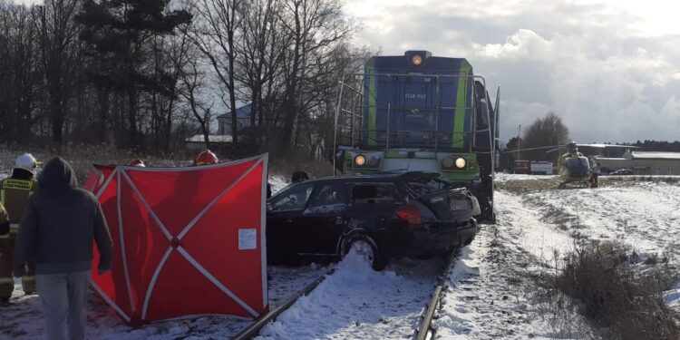 Wjechał pod lokomotywę. Życia 40-latka nie udało się uratować