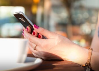 38-latka myślała, że inwestuje na giełdzie. Straciła sporą sumę