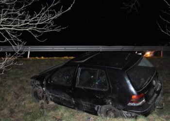 Wjechała do rowu, a następnie wypiła „małpkę”