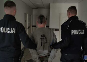 Groził matce siekierą, bo chciał pieniędzy