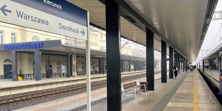 Od jutra skraca się czas przejazdu pociągiem między Lublinem a Warszawą