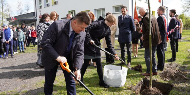 Zasadzili kolejny Dąb Pamięci ofiar zbrodni katyńskiej