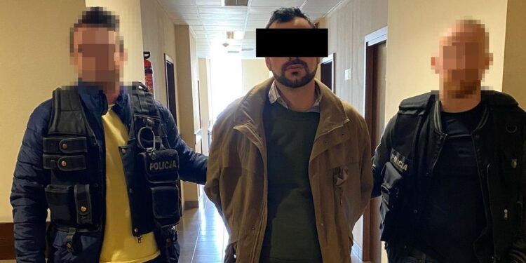 Kierowca taksówki na aplikację molestował 24-latkę