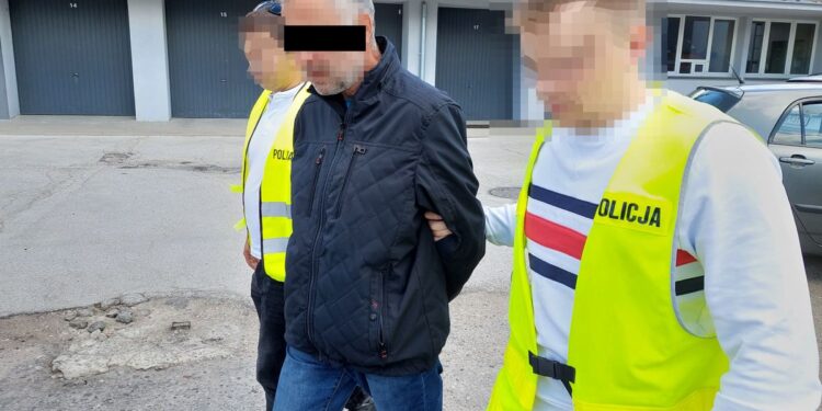 Napadli na bezdomnego. Chcieli alkoholu lub pieniędzy