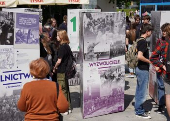 „PRL: propaganda a rzeczywistość”. Otwarcie wystawy IPN w Lublinie