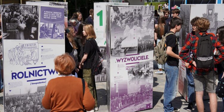 „PRL: propaganda a rzeczywistość”. Otwarcie wystawy IPN w Lublinie