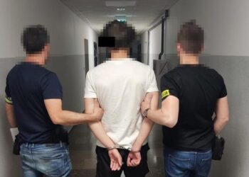 Pijany mężczyzna uszkodził kilka aut