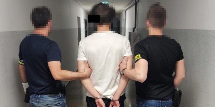 Pijany mężczyzna uszkodził kilka aut