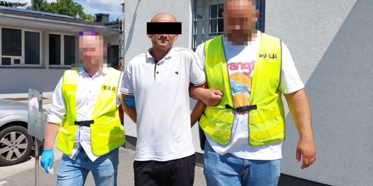 Potrącił pieszą i zderzył się z fordem. Miał ponad 2 promile