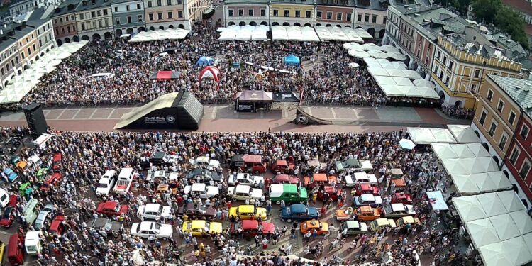2. Zlotu Pojazdów Zabytkowych pod Roztoczańskim Muzeum PRL w Zamościu