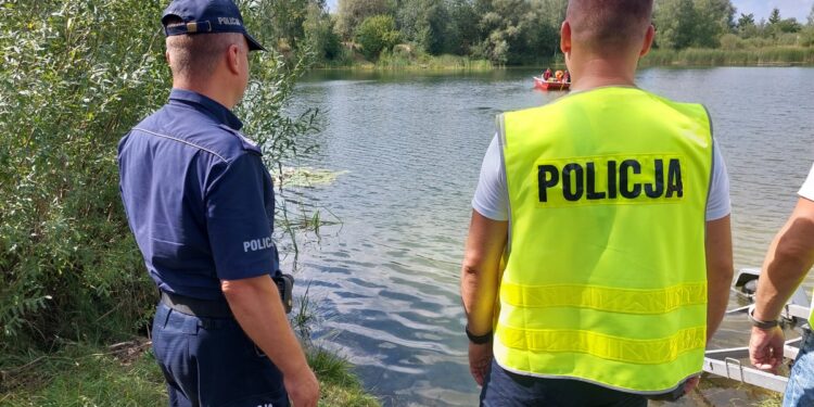 29-latek zniknął pod wodą na oczach świadków