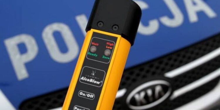 Pijany 16-latek za kierownicą opla pełnego pijanych nastolatków