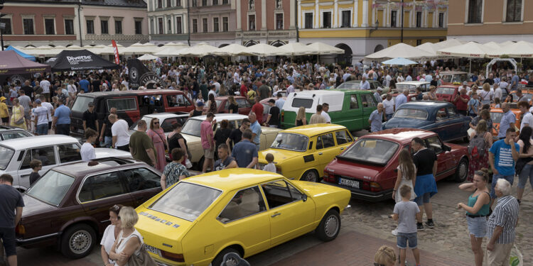 2. Zlotu Pojazdów Zabytkowych pod Roztoczańskim Muzeum PRL w Zamościu