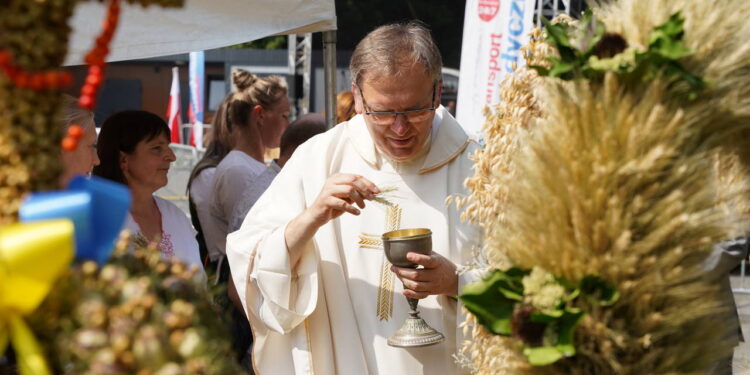 Dożynki w Starym Zadybiu w powiecie ryckim. Rolnicy dziękowali za plony